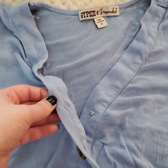 Button Crop Top - Picture 4 of 4